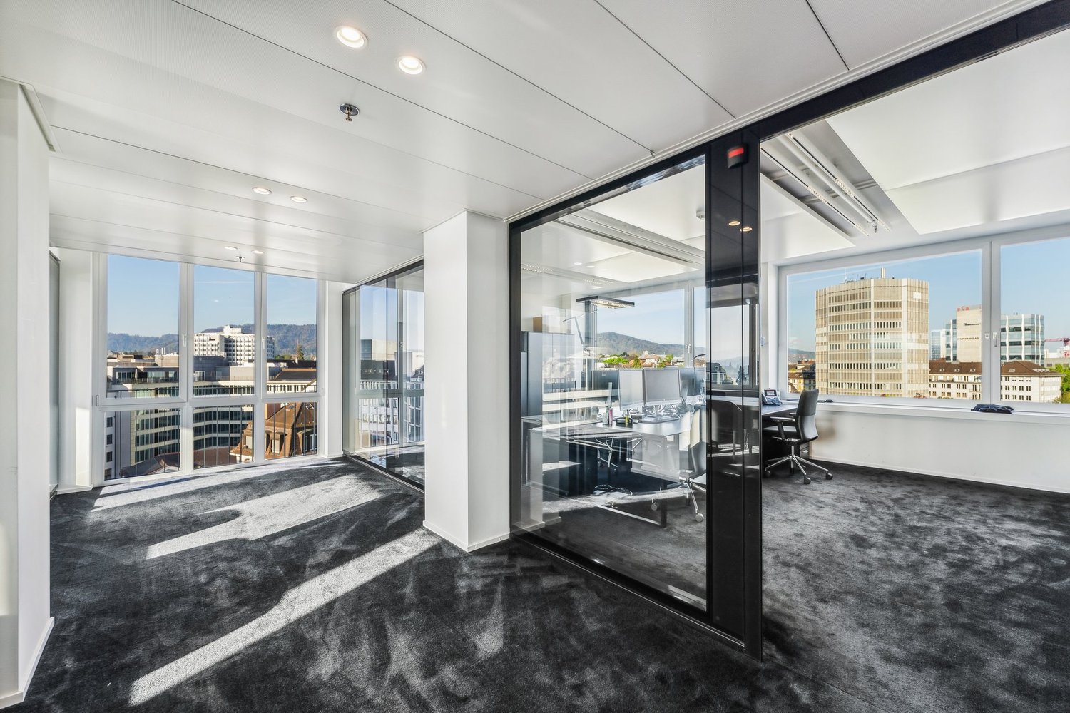 276m² office