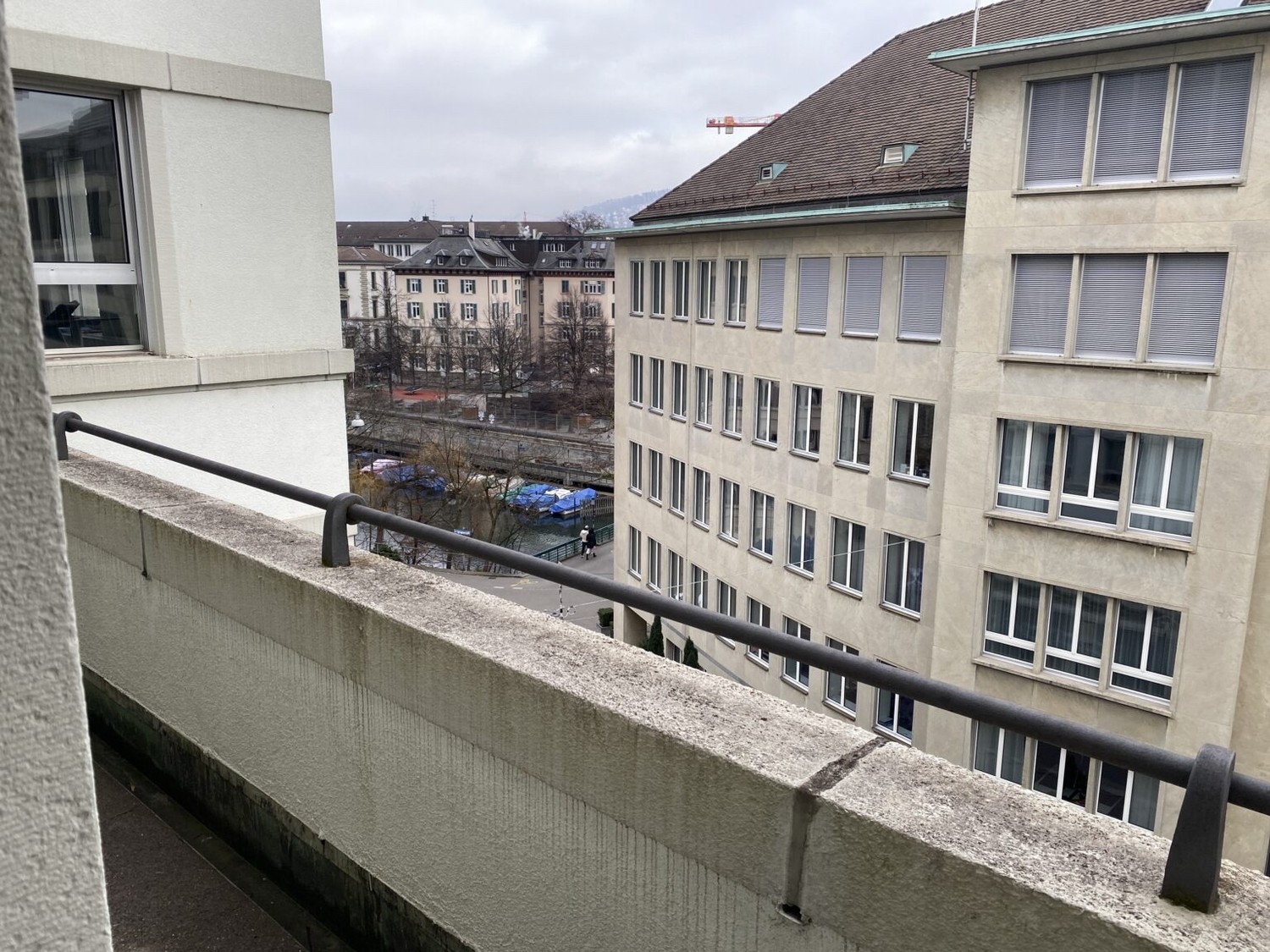 80m² commercial