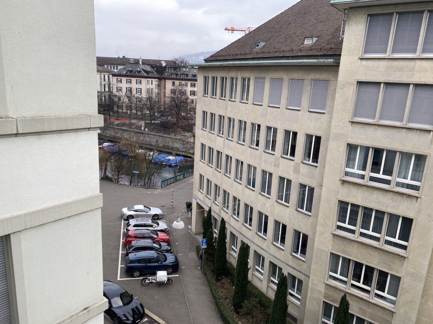 80m² commercial