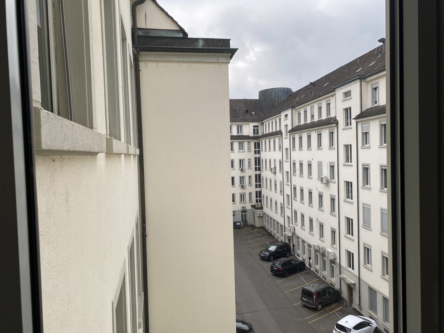 80m² commercial