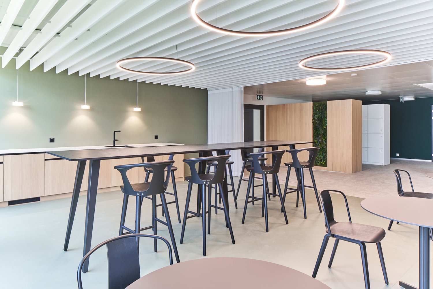 1360m² office