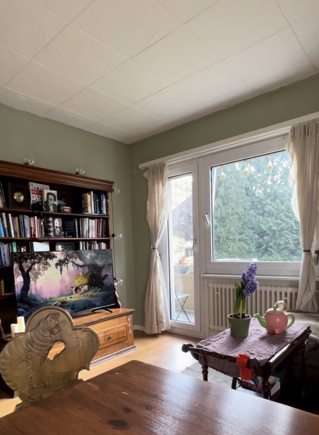 Zimmer in einer WG
Ich suche eine weibliche Mitbewohnerin, die ein unmöbliertes Zimmer in unserer Wohngemeinschaft in Zurich übernimmt.
* 8 Minuten zu Fuss zum Bahnhof Oerlikon
* Privates Zimmer mit einem Balkon
* CHF 850/Monat (inklusive Nebenkosten)
* Das Zimmer ist unmöbliert, aber ich verkaufe m, Foto 2 von 2