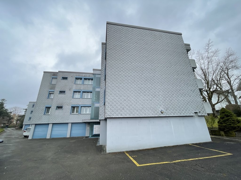 Place de stationnement couvert pour cyclomoteur, photo 1 sur 2