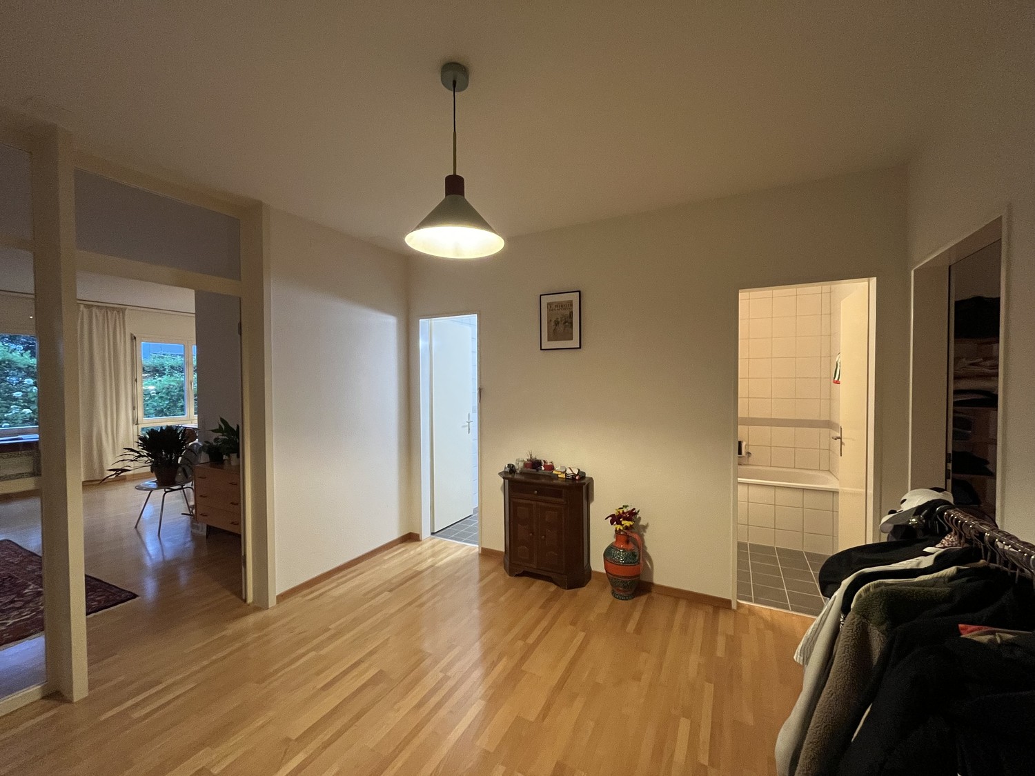 Ruhige 2.5-Zimmer-Erdgeschosswohnung mit privater Terrasse und Garten – Nur im September verfügbar