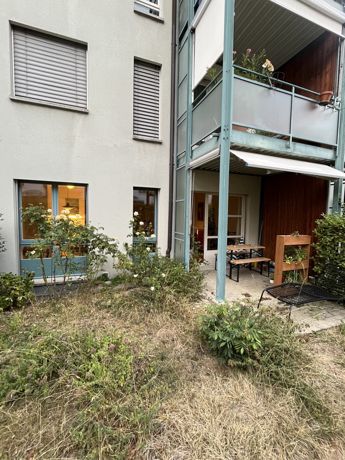 Ruhige 2.5-Zimmer-Erdgeschosswohnung mit privater Terrasse und Garten – Nur im September verfügbar