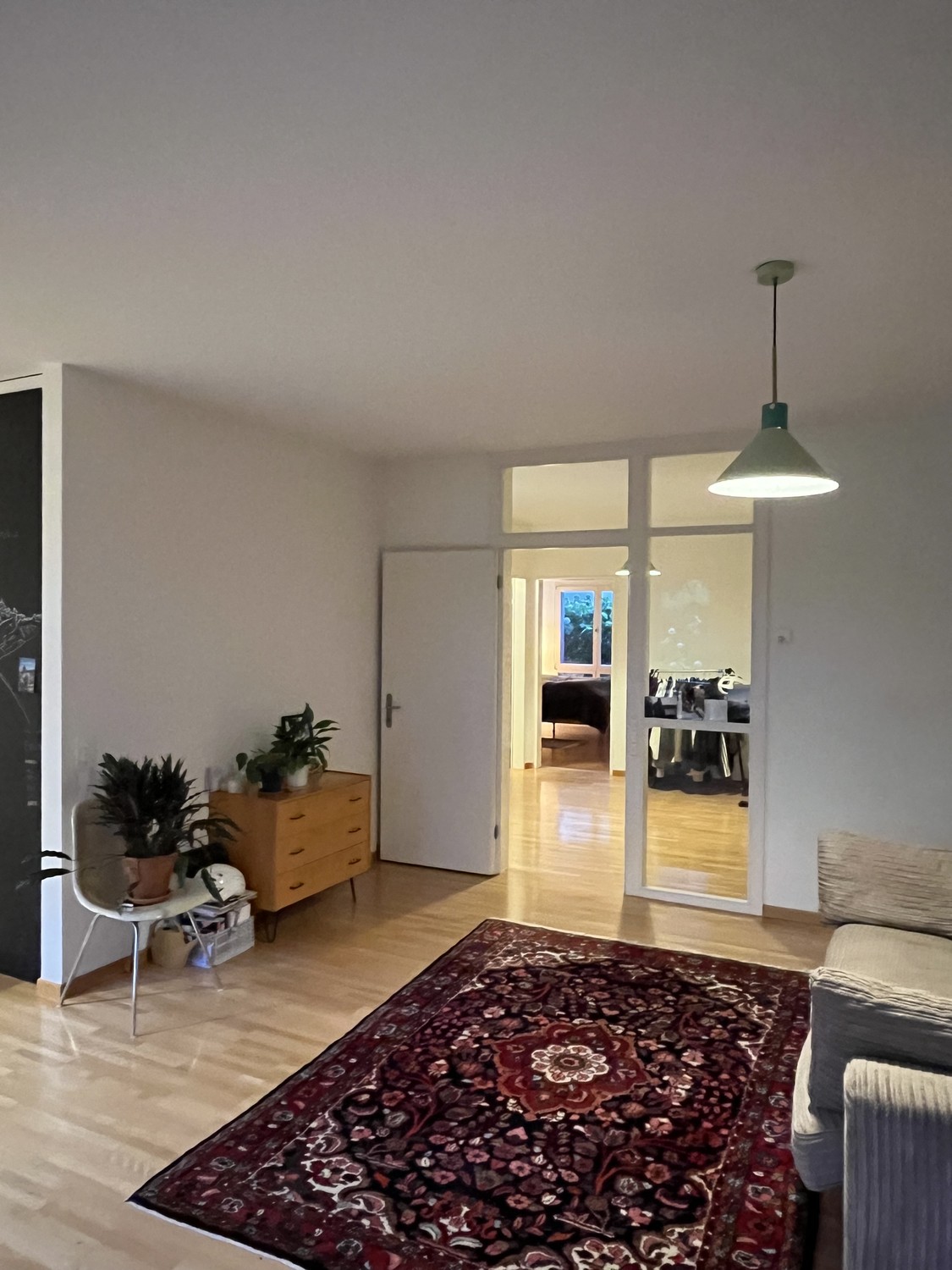 Ruhige 2.5-Zimmer-Erdgeschosswohnung mit privater Terrasse und Garten – Nur im September verfügbar