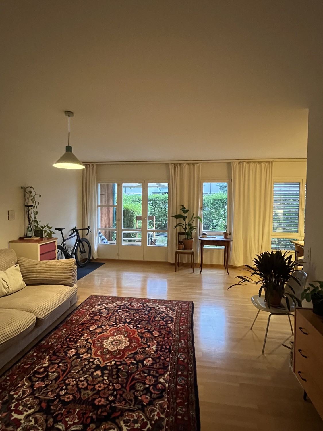 Ruhige 2.5-Zimmer-Erdgeschosswohnung mit privater Terrasse und Garten – Nur im September verfügbar
