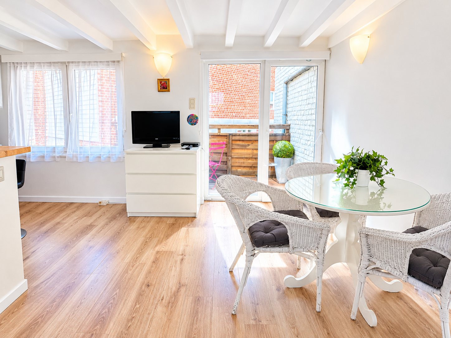 CENTRE - GRAND STUDIO MEUBLE + BELLE TERRASSE
