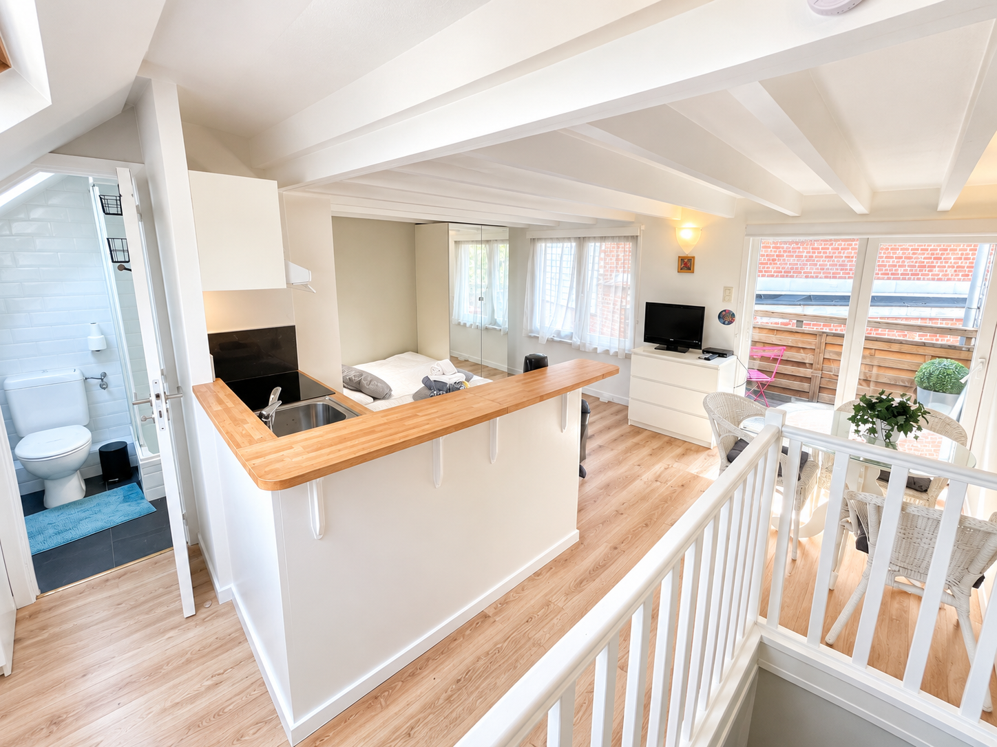 CENTRE - GRAND STUDIO MEUBLE + BELLE TERRASSE