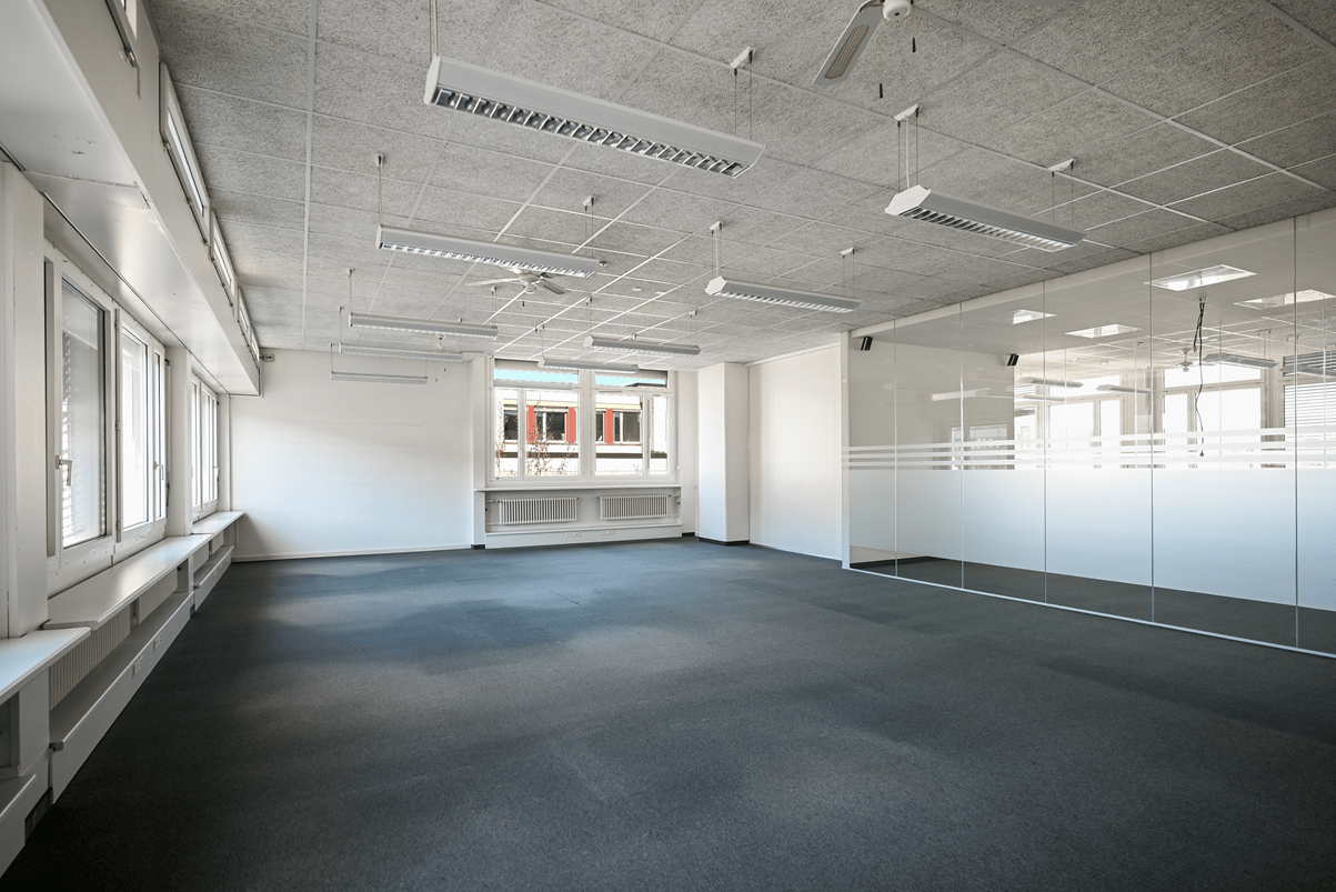 371m² office