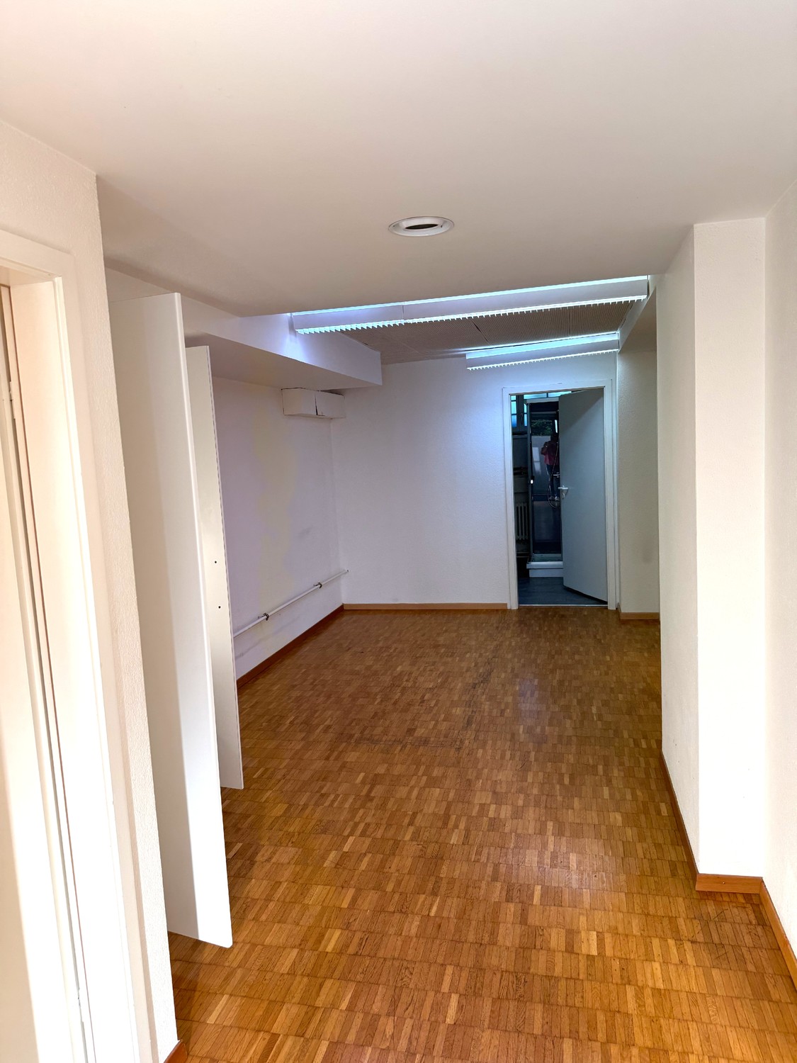 65m² commercial