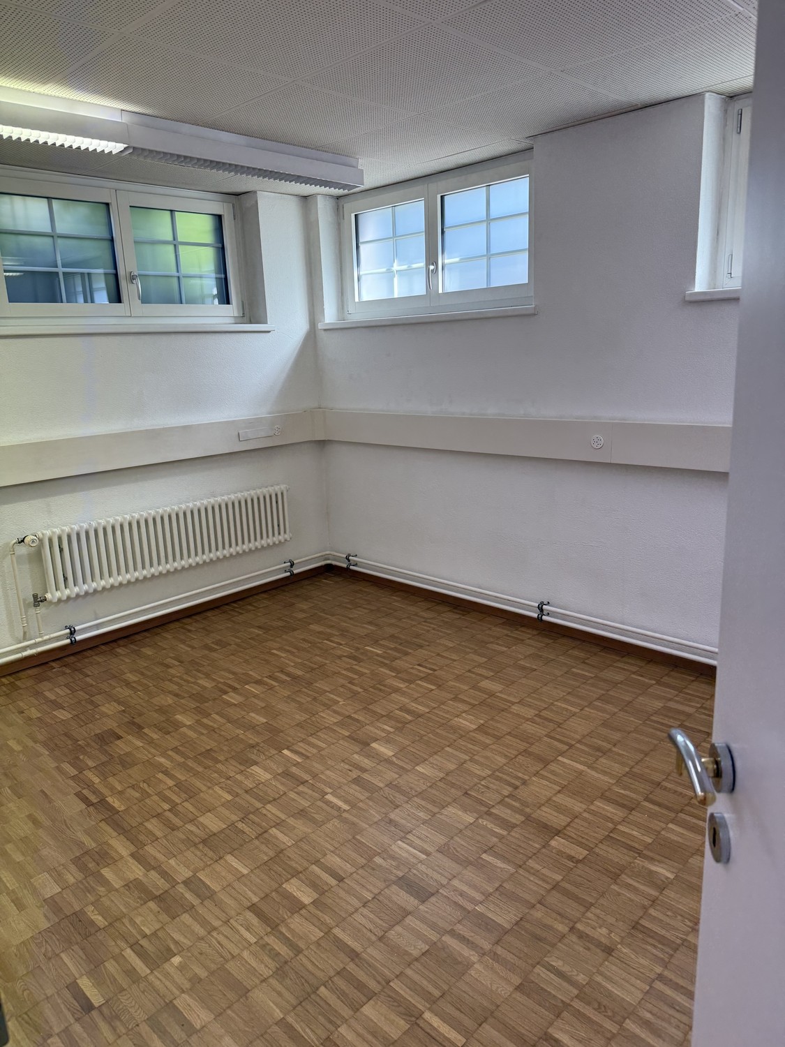 65m² commercial