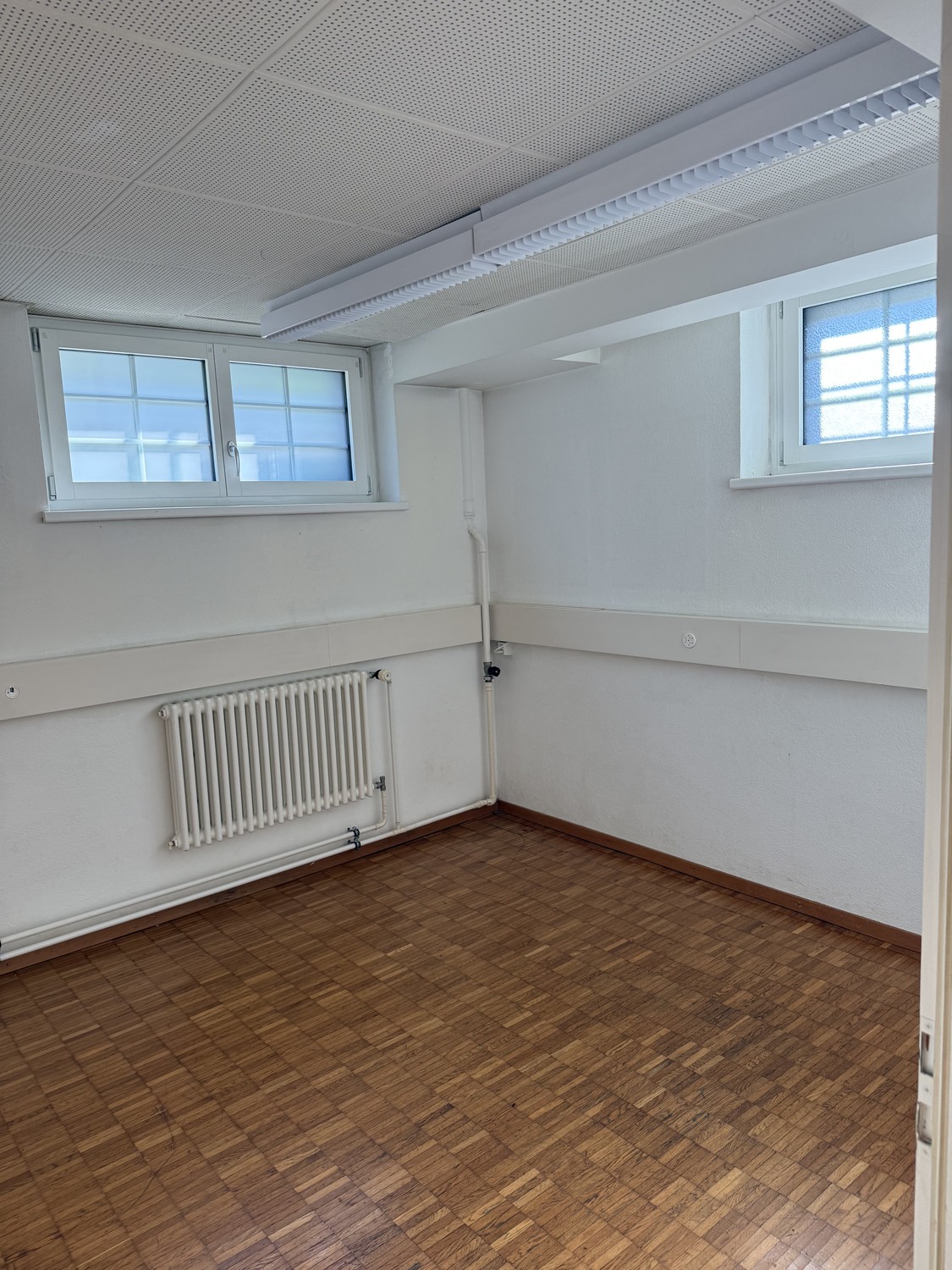 65m² commercial