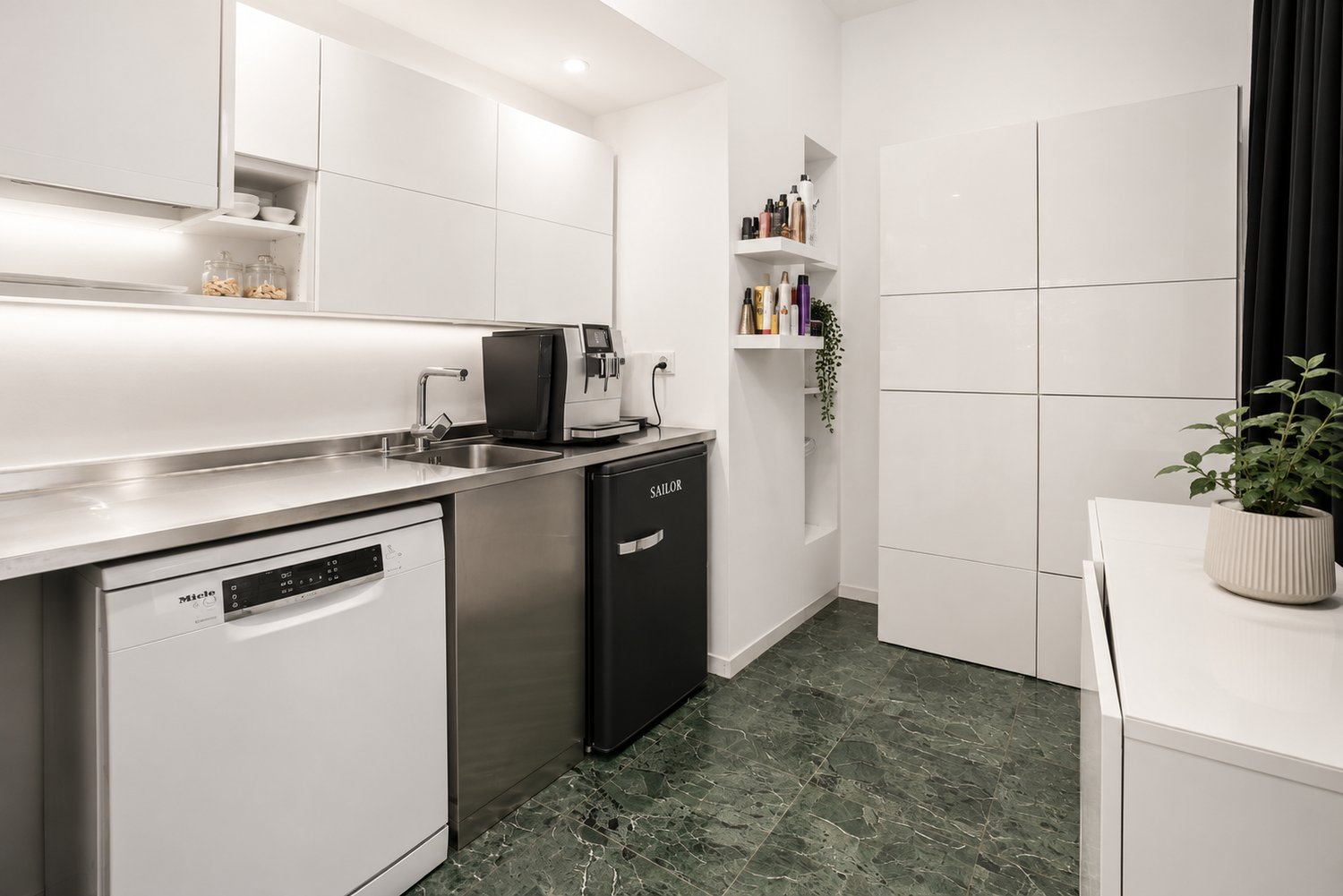 58m² hairdresser