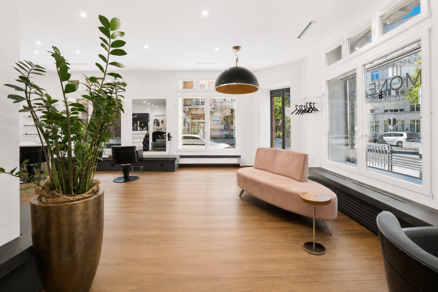 58m² hairdresser