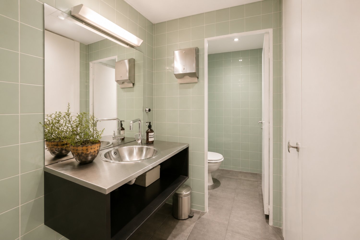 58m² hairdresser