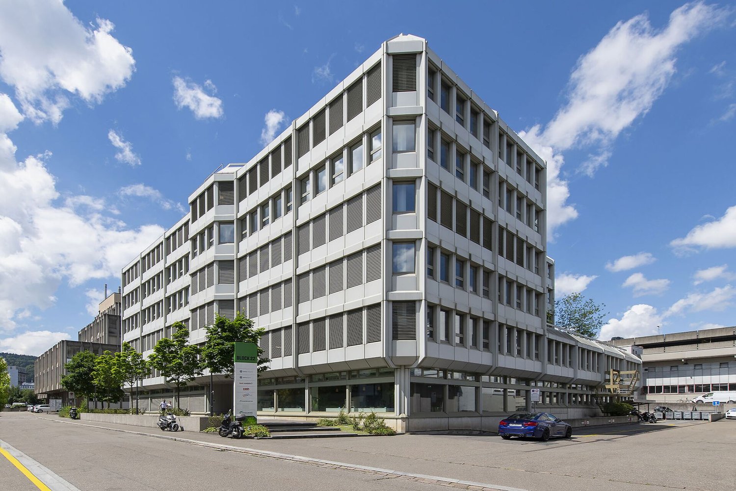 600m² office