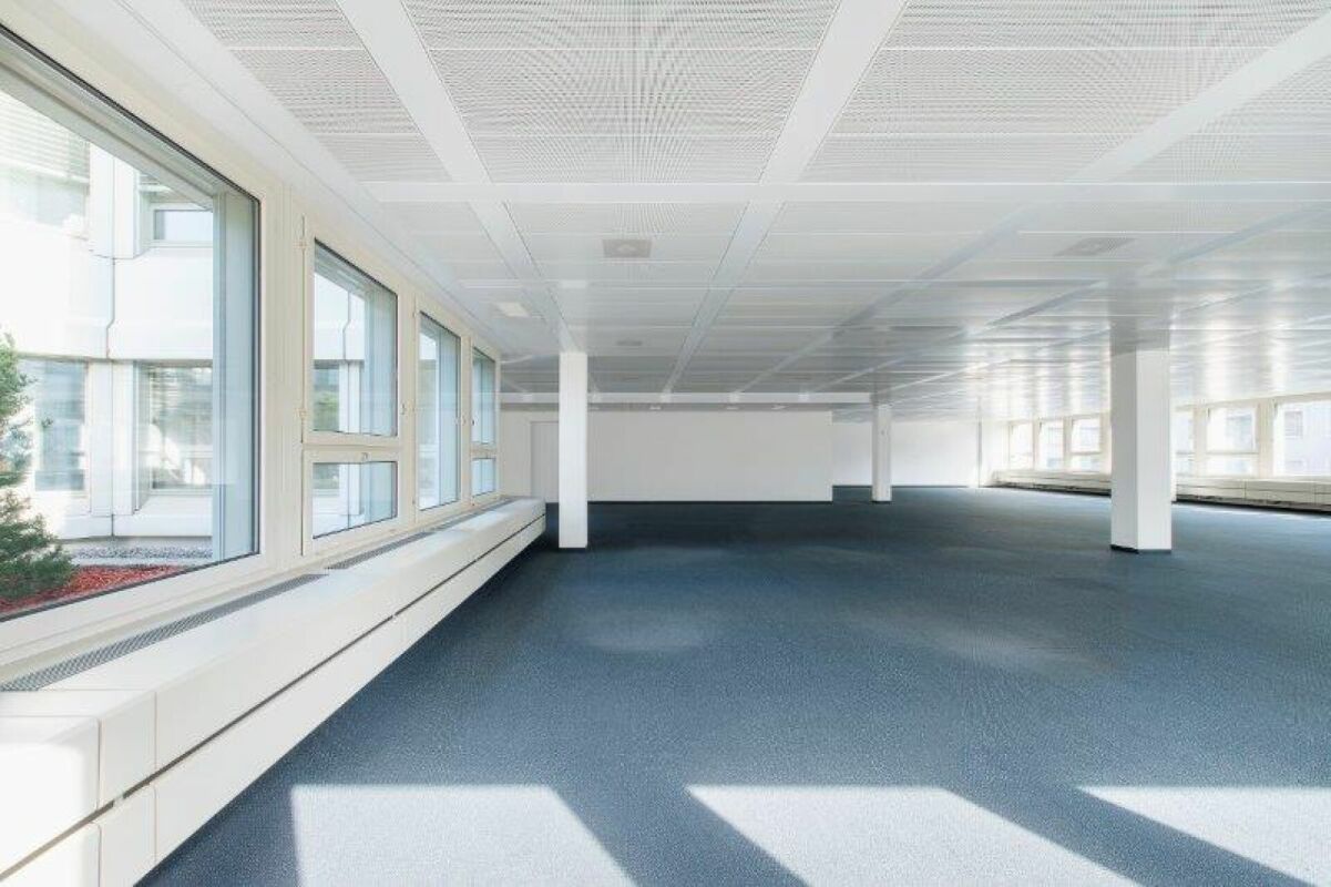 600m² office