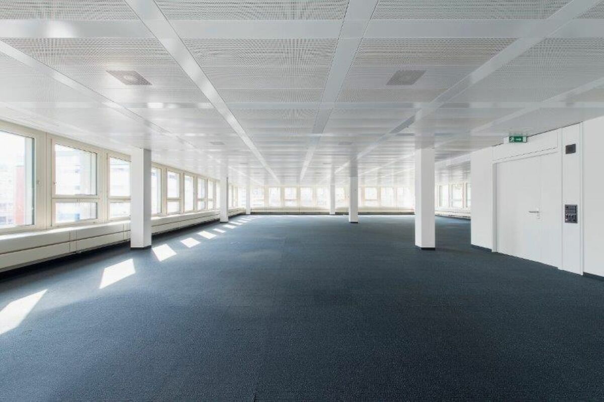 600m² office