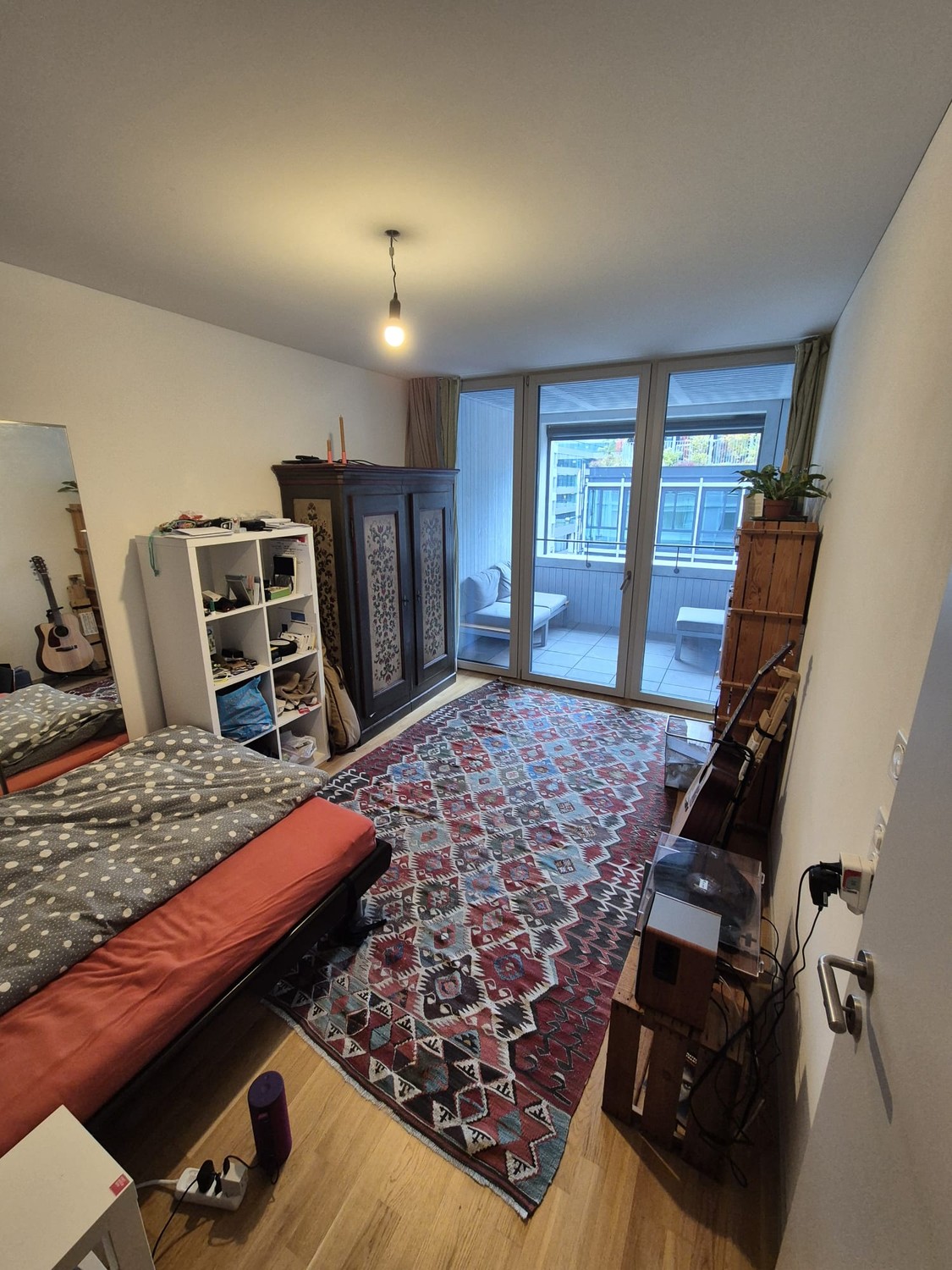 Chambre en colocation

Vous recherchez un logement temporaire, moderne et bien desservi à Zurich ? Je sous-loue ma chambre entièrement meublée dans un appartement récent (Neubau) de 4.5 pièces et lumineux situé à Buckhauserstrasse 45, Zurich.

📍 Détails clés :
Dates : 25 octobre 2026 – 3 janvier 20