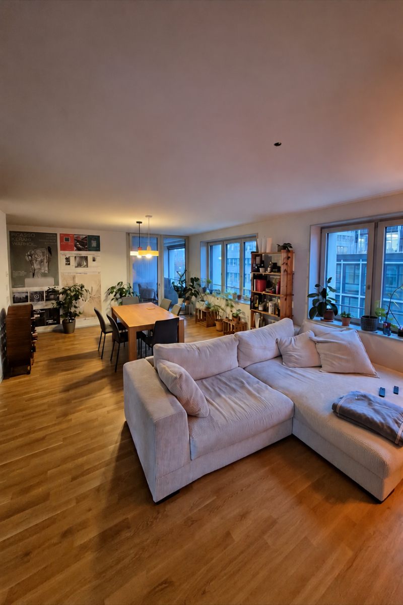 Chambre en colocation

Vous recherchez un logement temporaire, moderne et bien desservi à Zurich ? Je sous-loue ma chambre entièrement meublée dans un appartement récent (Neubau) de 4.5 pièces et lumineux situé à Buckhauserstrasse 45, Zurich.

📍 Détails clés :
Dates : 25 octobre 2026 – 3 janvier 20