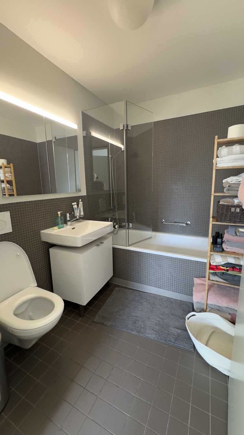 Zimmer in einer WG

Ich untervermiete mein Zimmer in einer modernen 3.5-Zimmer-Wohnung (Baujahr 2019) an der Zollstrasse 37, 8005 Zurich.

Daten: Januar bis Februar, mit etwas Flexibilität: Einzug möglich ab Ende Dezember, Auszug bis spätestens 10 March. Mindestaufenthalt 2 Monate.

Das Zimmer: Möbl