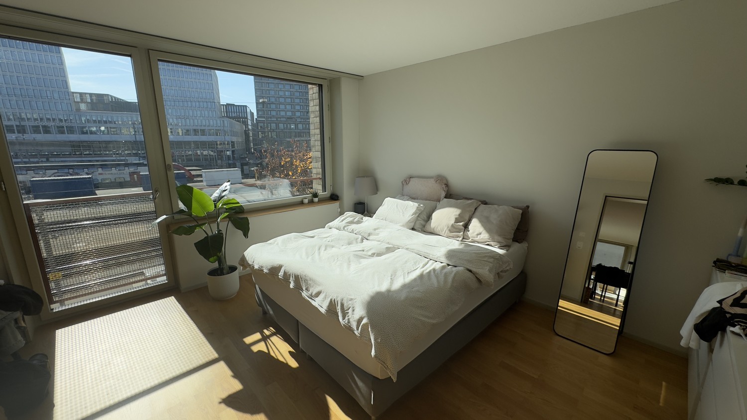 Zimmer in einer WG

Ich untervermiete mein Zimmer in einer modernen 3.5-Zimmer-Wohnung (Baujahr 2019) an der Zollstrasse 37, 8005 Zurich.

Daten: Januar bis Februar, mit etwas Flexibilität: Einzug möglich ab Ende Dezember, Auszug bis spätestens 10 March. Mindestaufenthalt 2 Monate.

Das Zimmer: Möbl