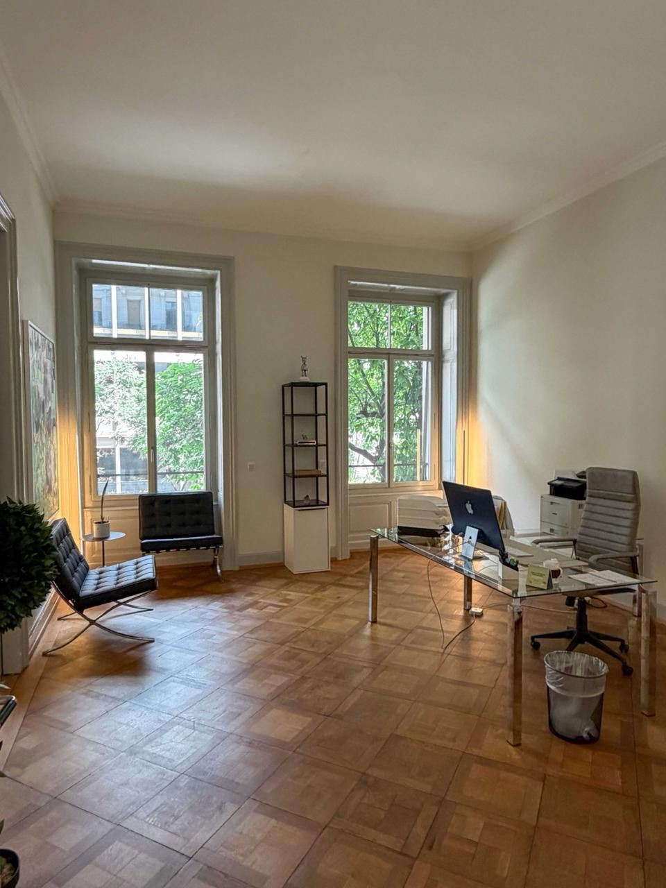 102m² office