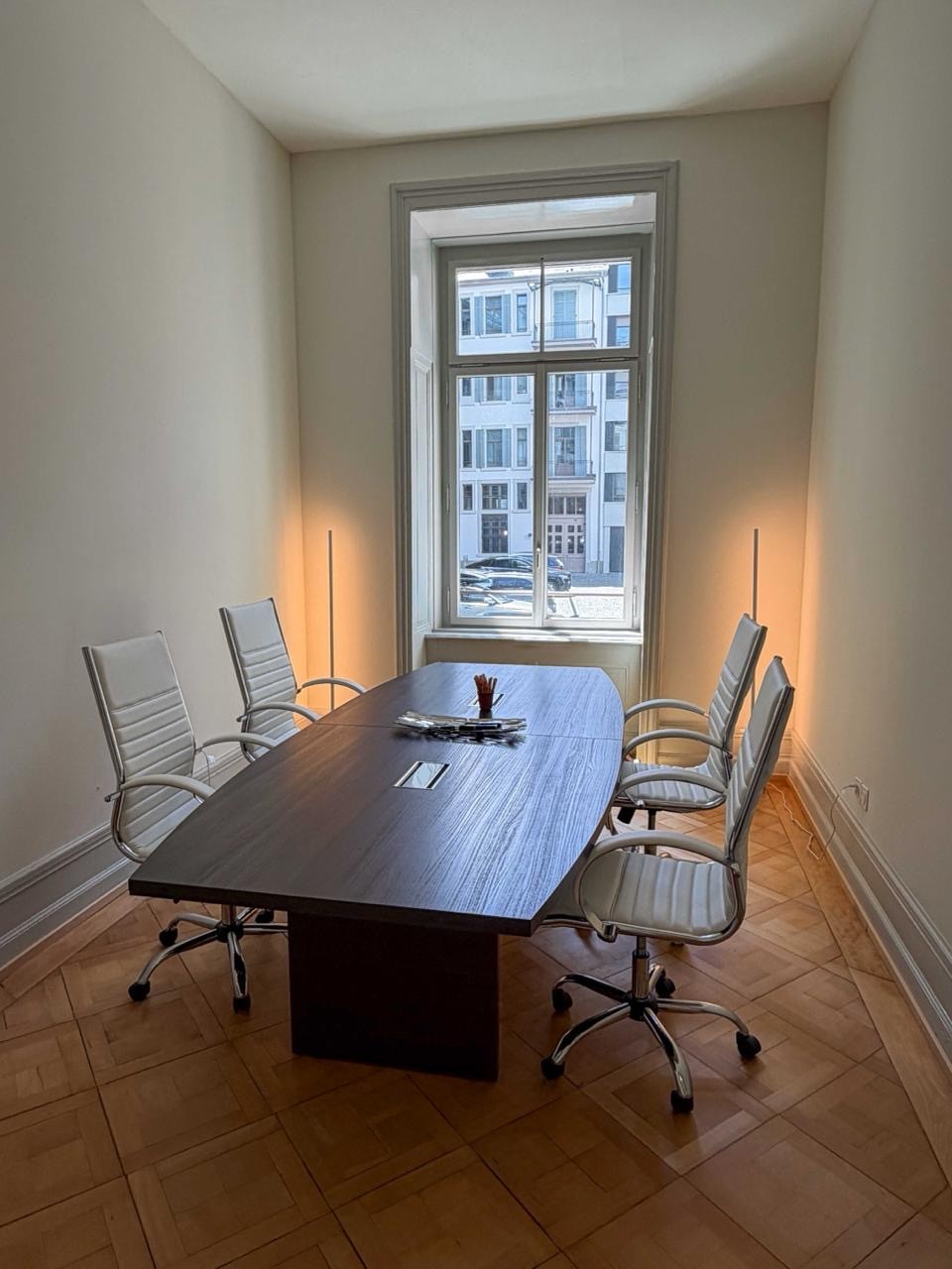 102m² office