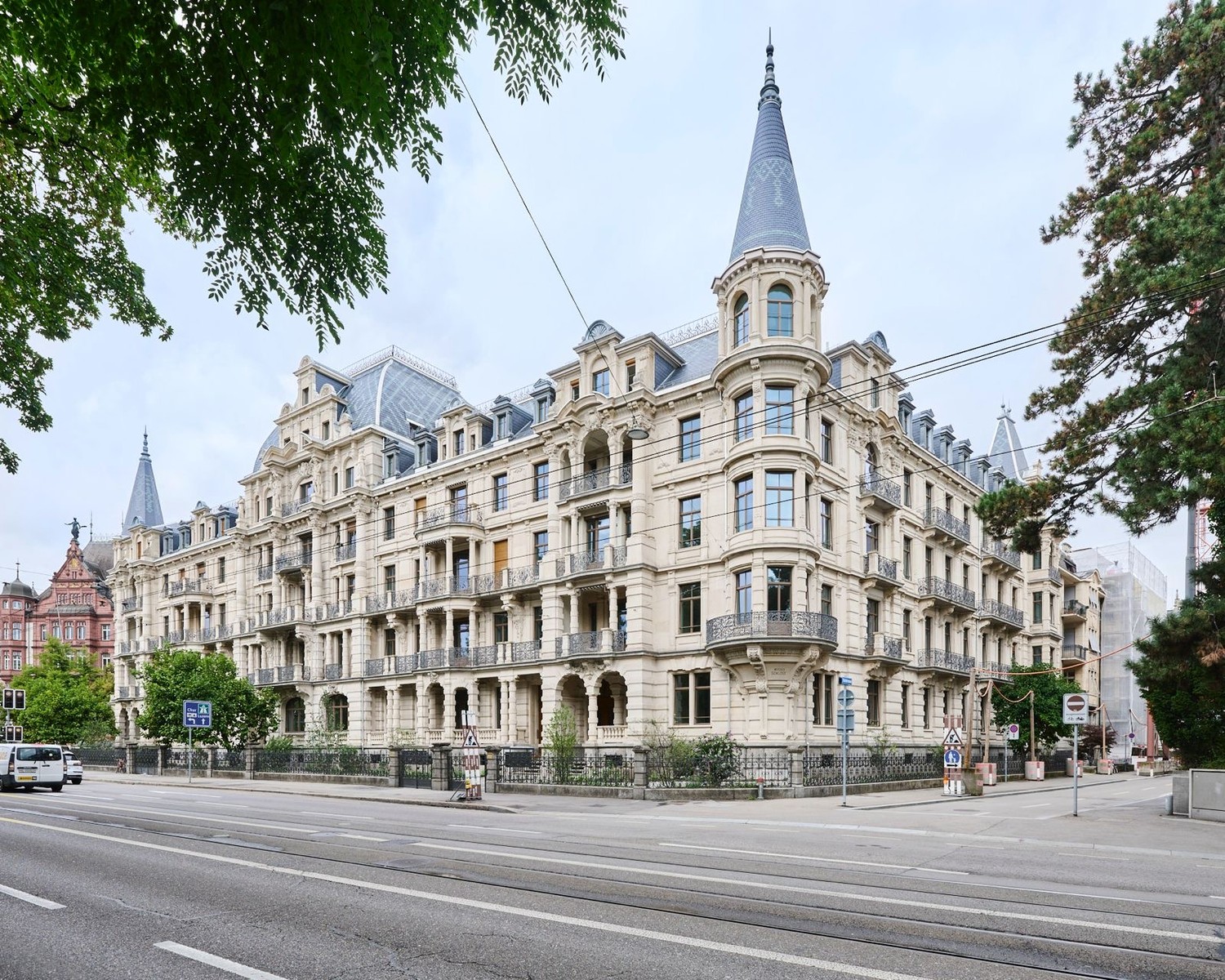 102m² office