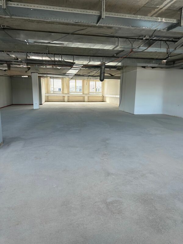 420m² office