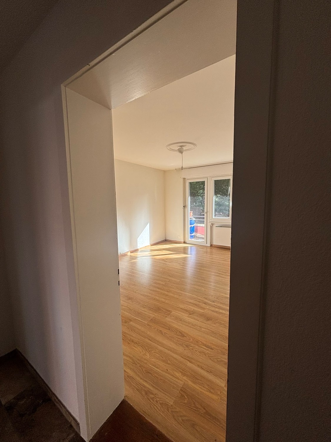 Recherche locataire de remplacement pour un appartement de 3 pièces chaleureux à proximité de Sihlcity. Deux balcons, emplacement calme, bâtiment ancien. Visites le vendredi 9 octobre et le dimanche 11 octobre de 16h30 à 18h00.