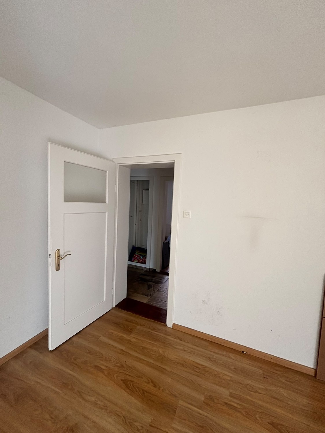 Recherche locataire de remplacement pour un appartement de 3 pièces chaleureux à proximité de Sihlcity. Deux balcons, emplacement calme, bâtiment ancien. Visites le vendredi 9 octobre et le dimanche 11 octobre de 16h30 à 18h00.
