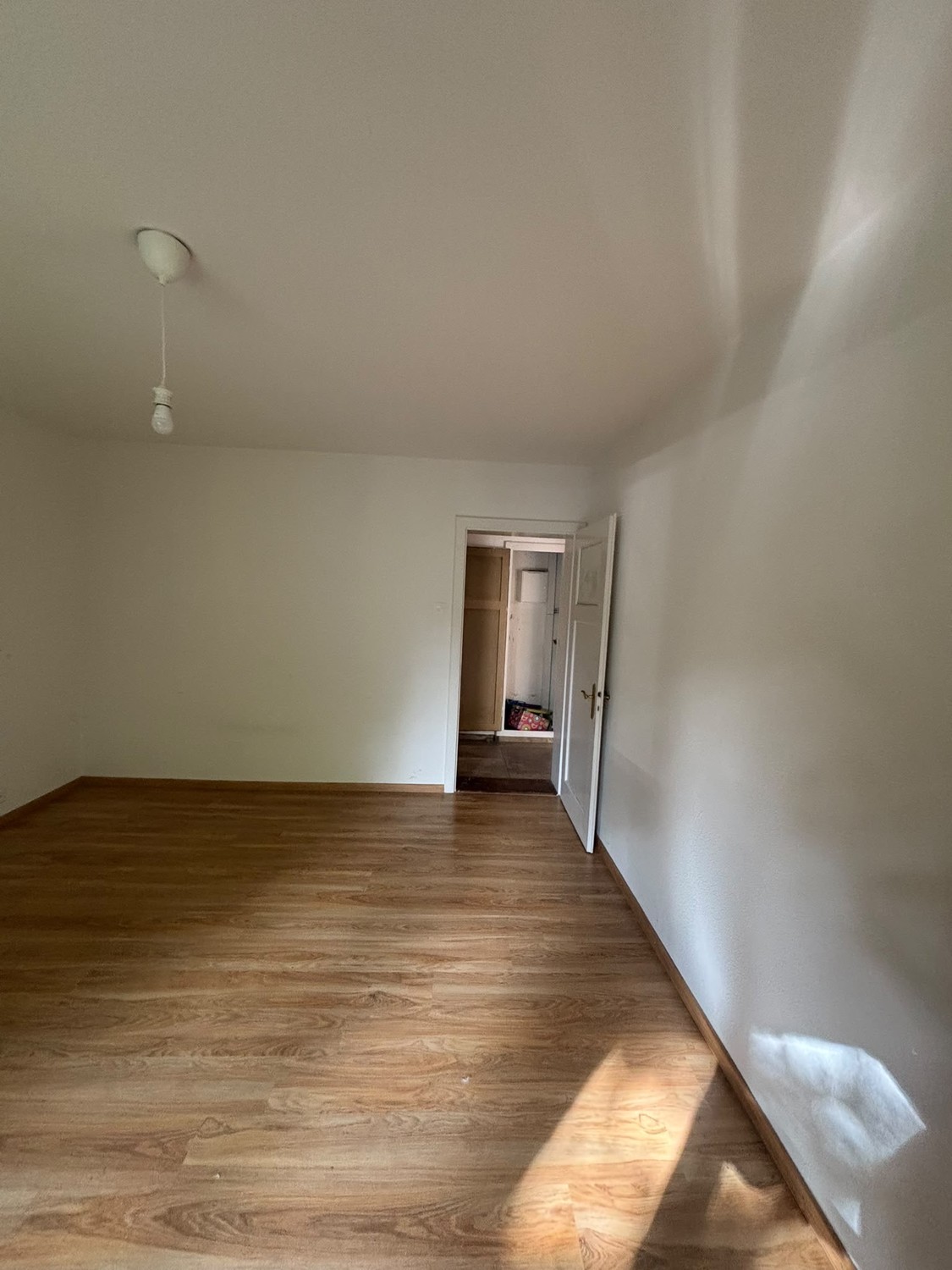 Recherche locataire de remplacement pour un appartement de 3 pièces chaleureux à proximité de Sihlcity. Deux balcons, emplacement calme, bâtiment ancien. Visites le vendredi 9 octobre et le dimanche 11 octobre de 16h30 à 18h00.