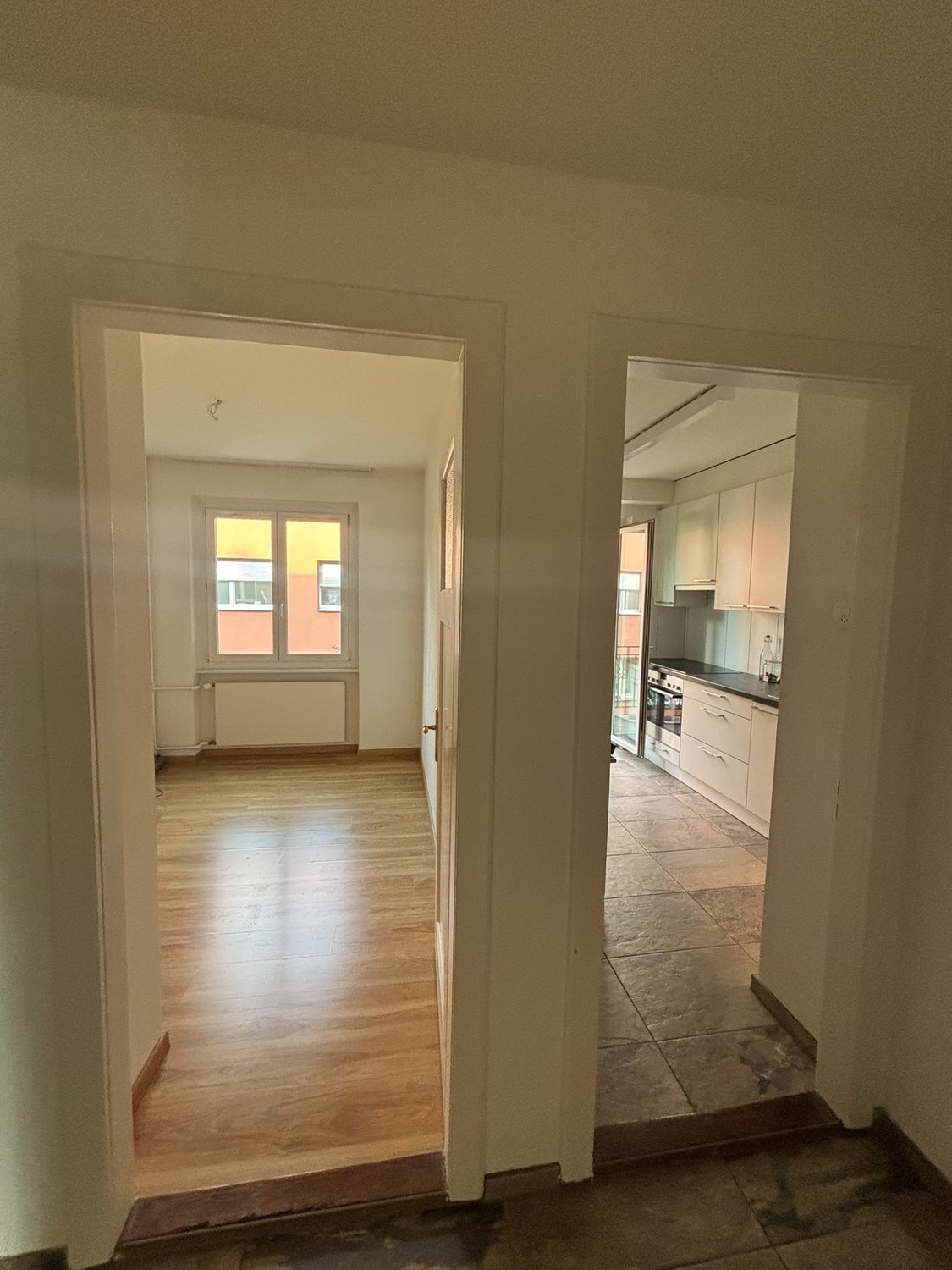 Recherche locataire de remplacement pour un appartement de 3 pièces chaleureux à proximité de Sihlcity. Deux balcons, emplacement calme, bâtiment ancien. Visites le vendredi 9 octobre et le dimanche 11 octobre de 16h30 à 18h00.