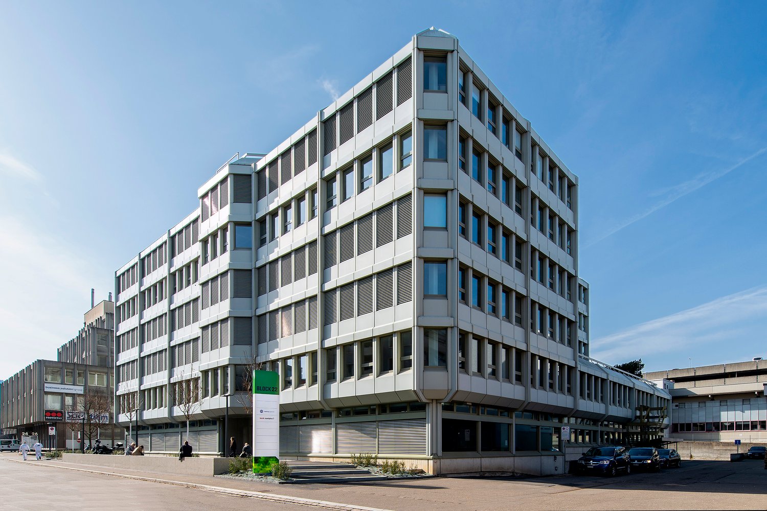 350m² office