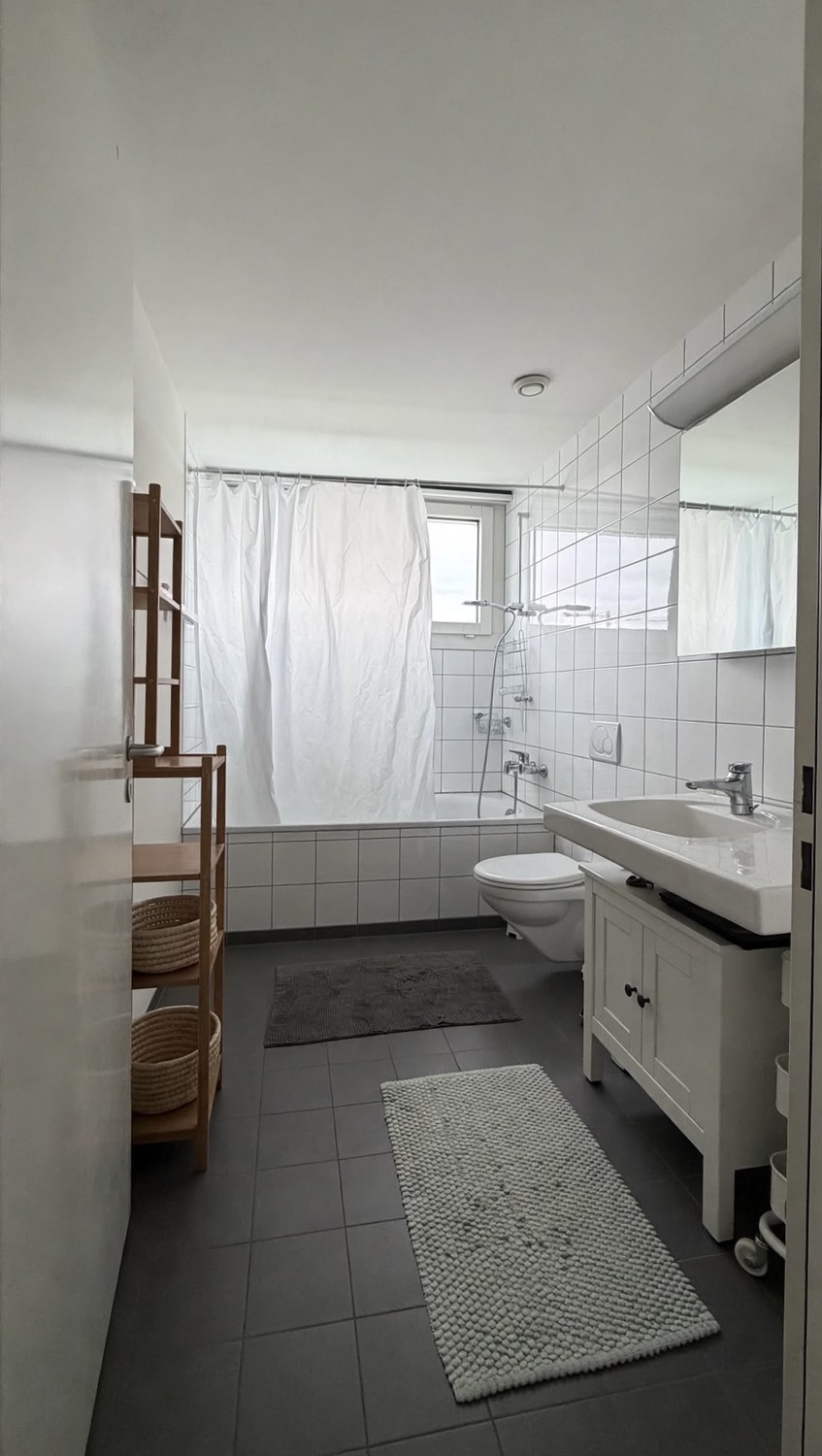 Chambre en colocation

De préférence une femme 👩🏼 – nous recherchons une colocataire pour garder la colocation mixte.

Vous cherchez un nouvel endroit pour vous sentir chez vous ? 🏡

L'appartement est situé à Oerlikon, dans un emplacement idéal et pratique, à environ 8 minutes de la gare d'Oerlik