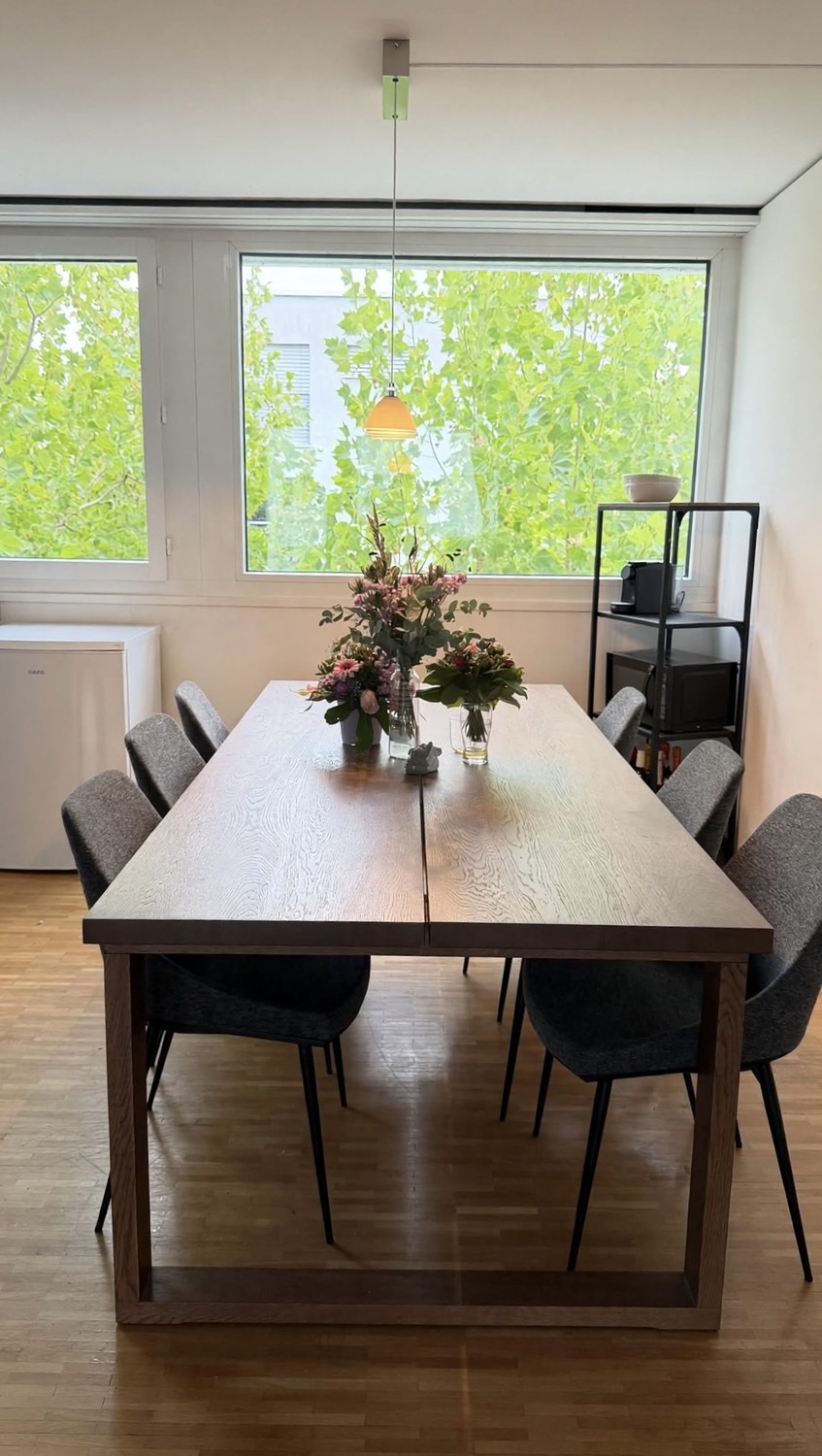 Chambre en colocation

De préférence une femme 👩🏼 – nous recherchons une colocataire pour garder la colocation mixte.

Vous cherchez un nouvel endroit pour vous sentir chez vous ? 🏡

L'appartement est situé à Oerlikon, dans un emplacement idéal et pratique, à environ 8 minutes de la gare d'Oerlik