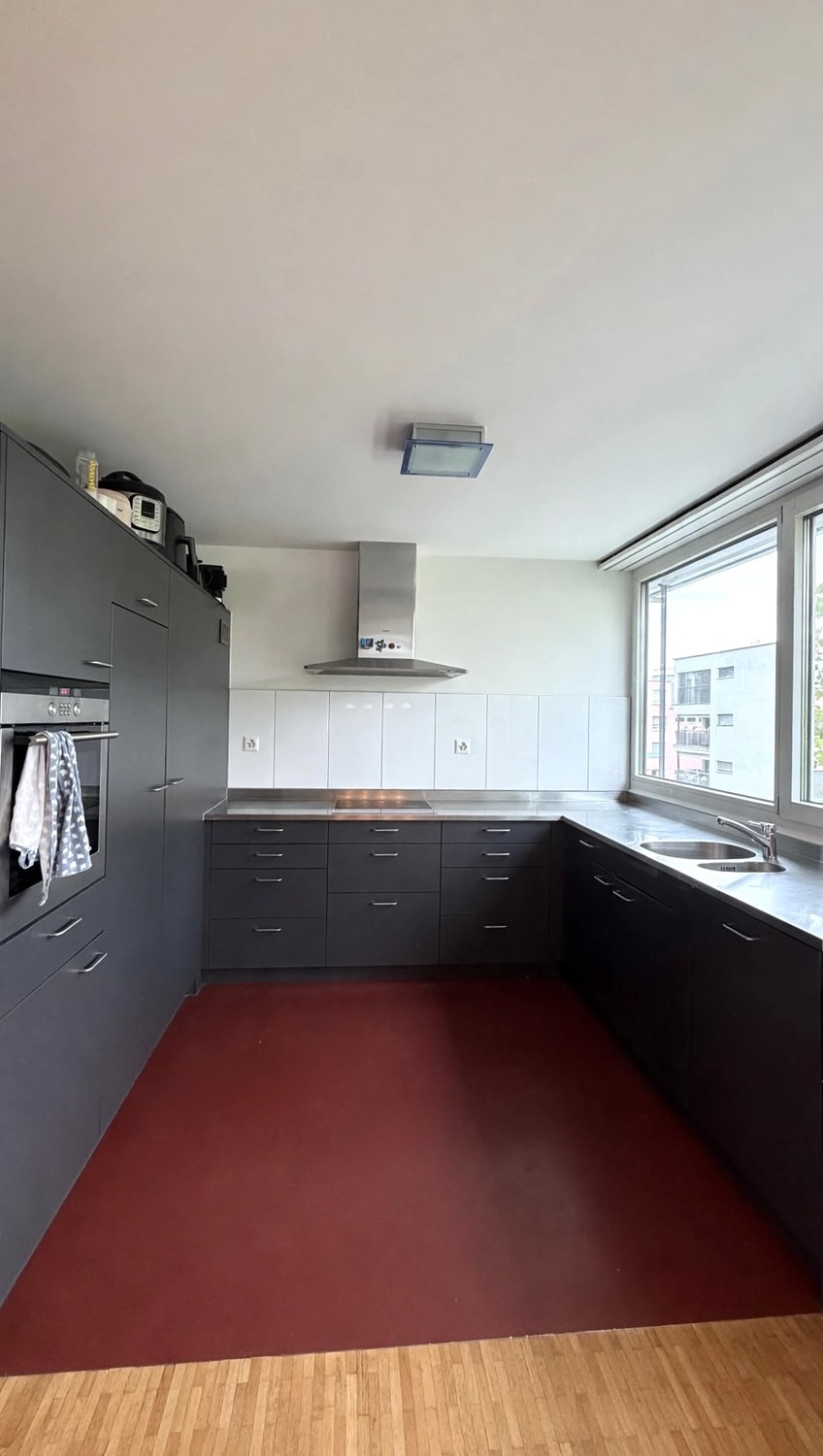 Chambre en colocation

De préférence une femme 👩🏼 – nous recherchons une colocataire pour garder la colocation mixte.

Vous cherchez un nouvel endroit pour vous sentir chez vous ? 🏡

L'appartement est situé à Oerlikon, dans un emplacement idéal et pratique, à environ 8 minutes de la gare d'Oerlik