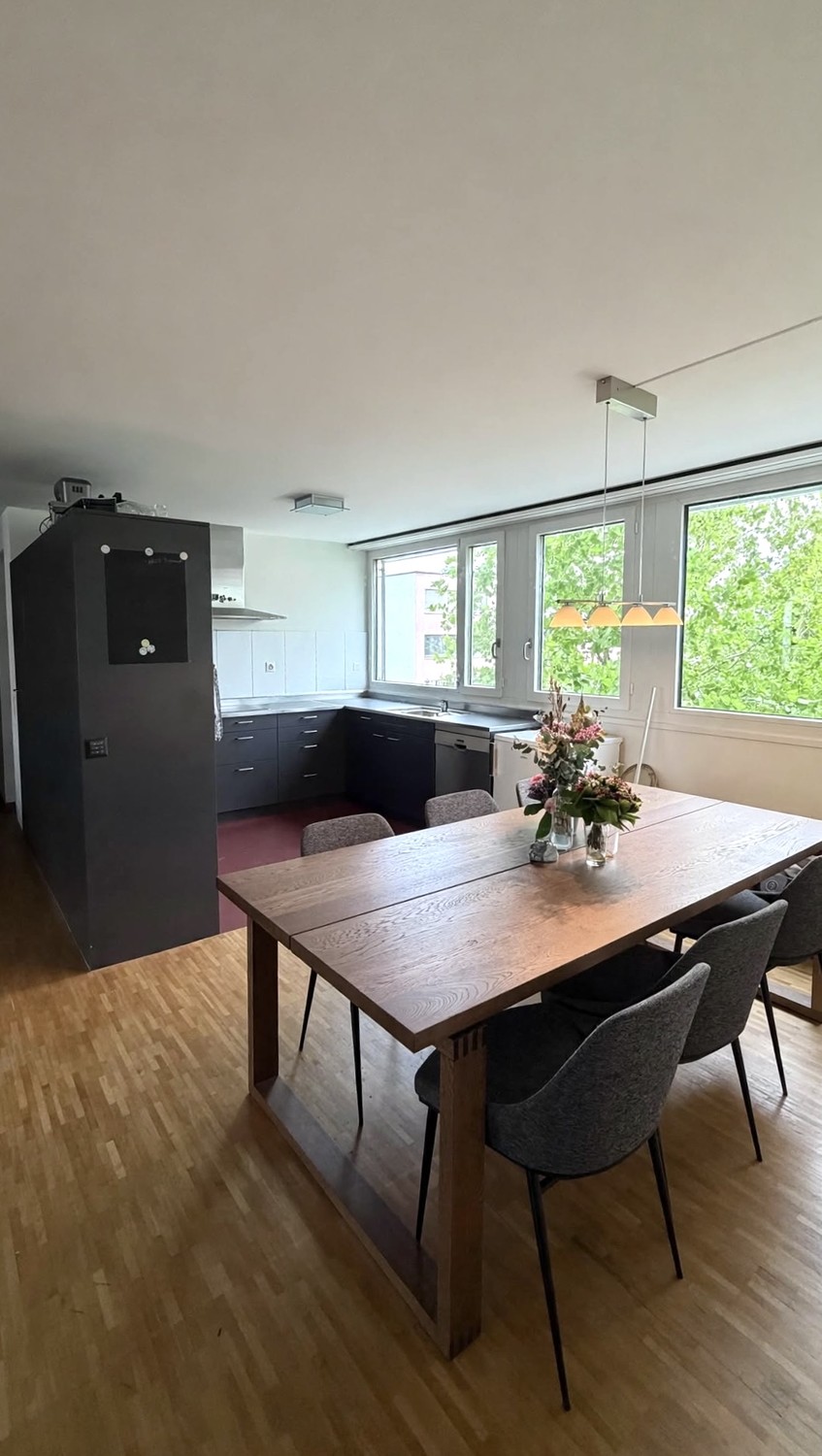 Chambre en colocation

De préférence une femme 👩🏼 – nous recherchons une colocataire pour garder la colocation mixte.

Vous cherchez un nouvel endroit pour vous sentir chez vous ? 🏡

L'appartement est situé à Oerlikon, dans un emplacement idéal et pratique, à environ 8 minutes de la gare d'Oerlik