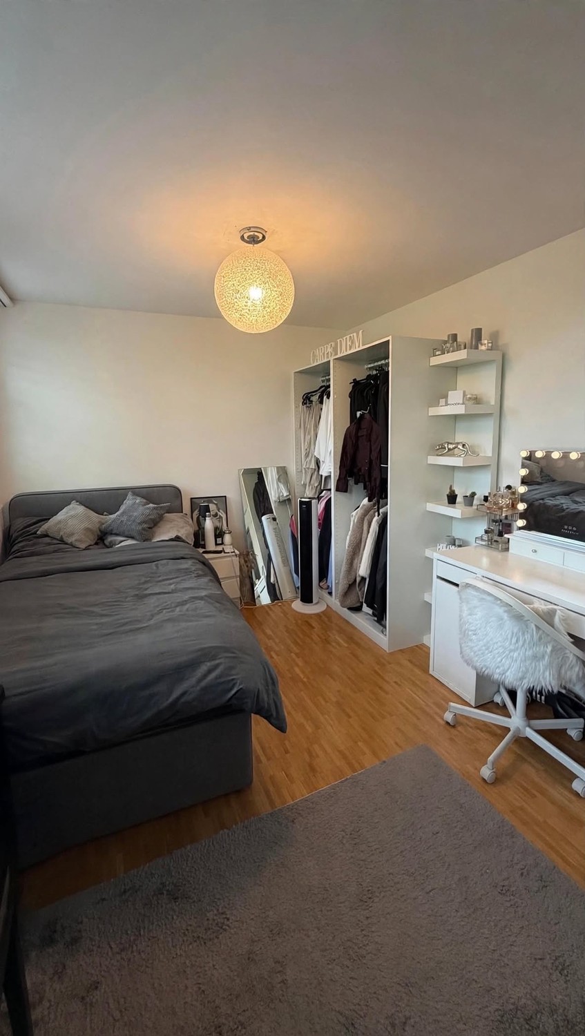 Chambre en colocation

De préférence une femme 👩🏼 – nous recherchons une colocataire pour garder la colocation mixte.

Vous cherchez un nouvel endroit pour vous sentir chez vous ? 🏡

L'appartement est situé à Oerlikon, dans un emplacement idéal et pratique, à environ 8 minutes de la gare d'Oerlik