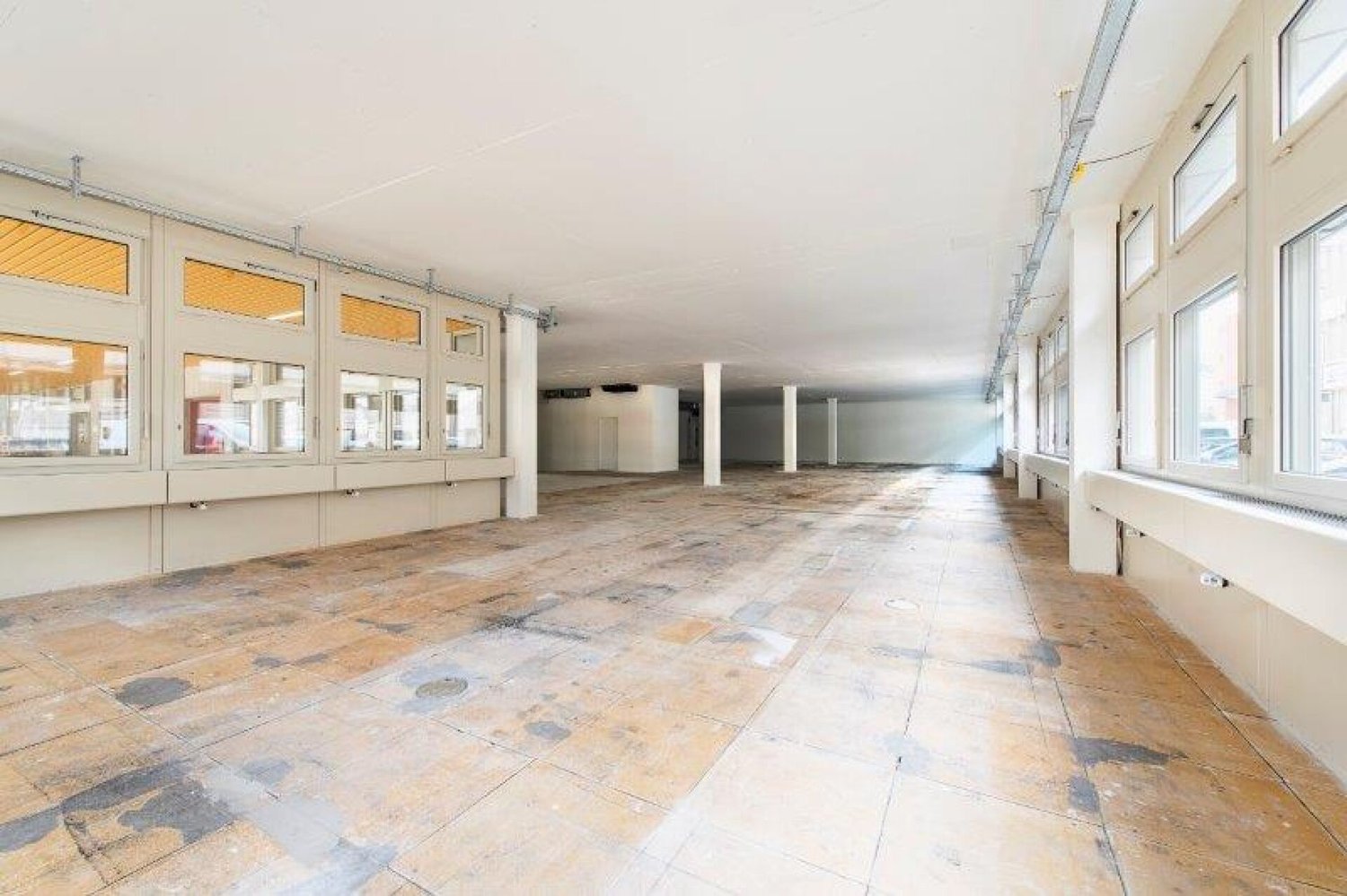700m² office