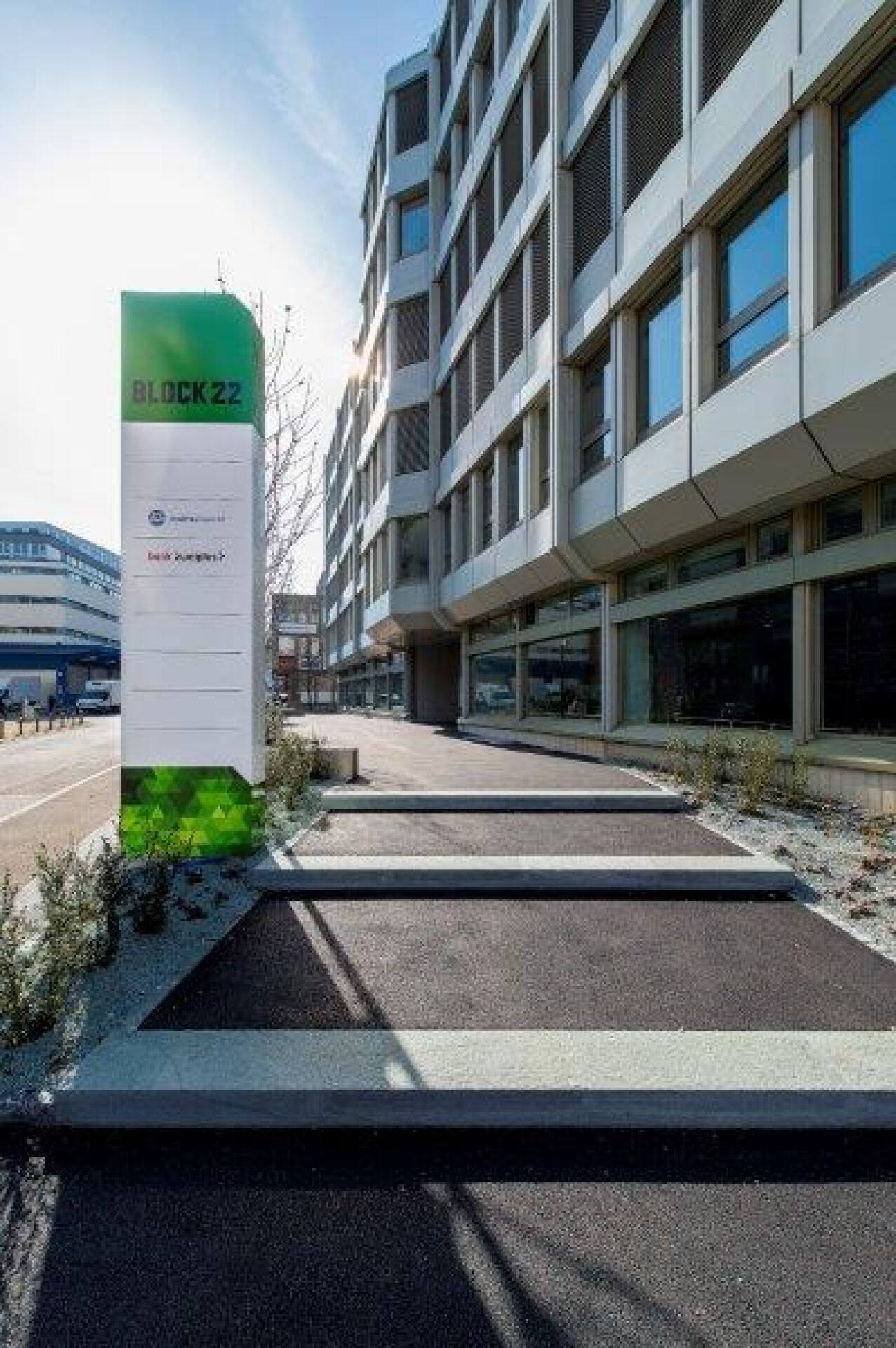 700m² office