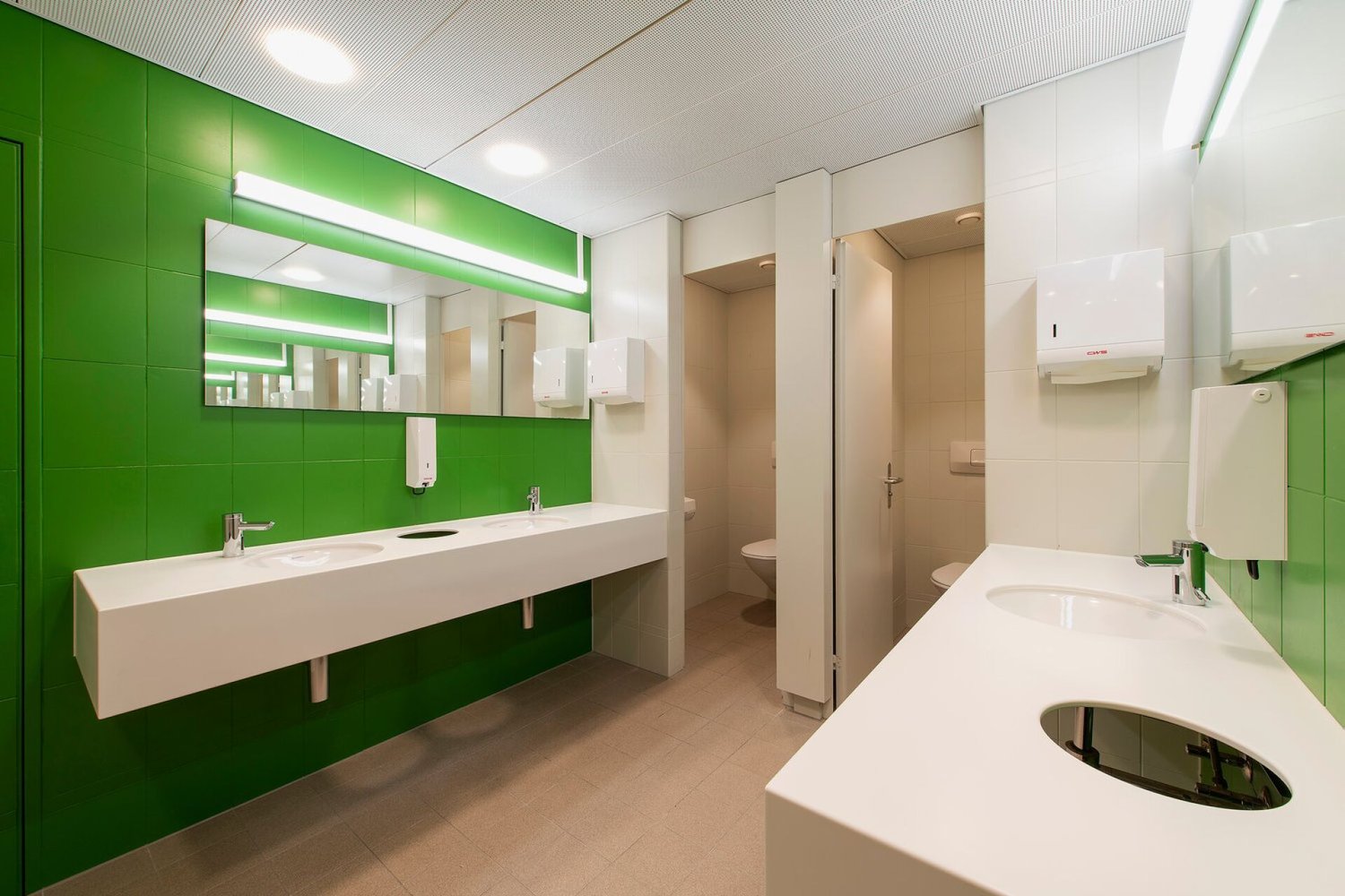 700m² office