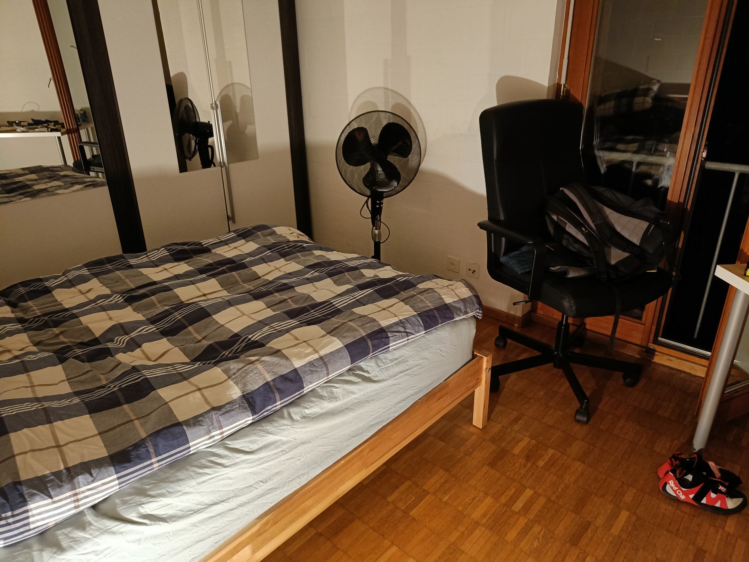 Camera in un appartamento condiviso, foto 1 di 3