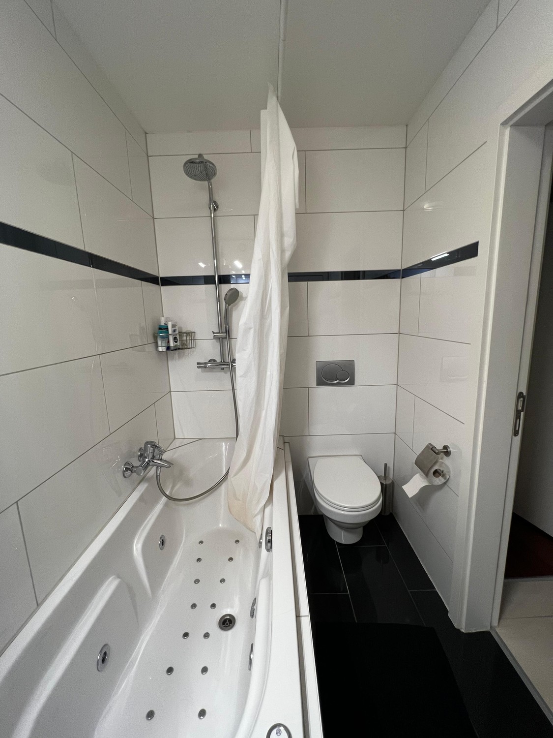 Chambre dans une colocation

Salut à tous🙋🏼

Nous cherchons quelqu'un pour reprendre la dernière chambre de notre appartement en colocation à Zurlindenstrasse. L'appartement est moderne, bien situé, lumineux et prêt pour votre emménagement à partir du 1er novembre.

Commodités :

- Lave-vaisselle���