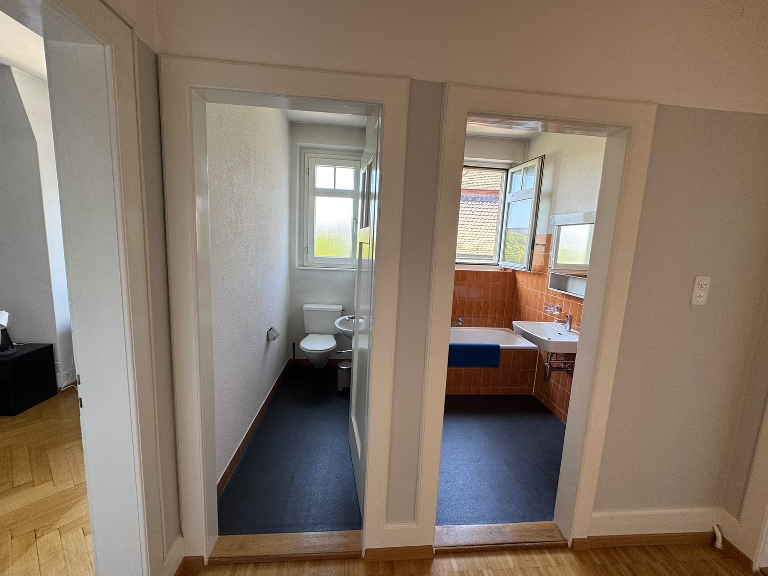 Zimmer in einer Wohngemeinschaft
Suchen Sie einen neuen Ort, den Sie Ihr Zuhause nennen können? :)
Ich vermiete ein voll möbliertes und geräumiges Zimmer mit eigenem Balkon in einer sehr hellen und grossen Wohnung im Zentrum von Zürich, zwischen den Tramhaltestellen Röslistrasse und Ottikerstr, Foto 3 von 3