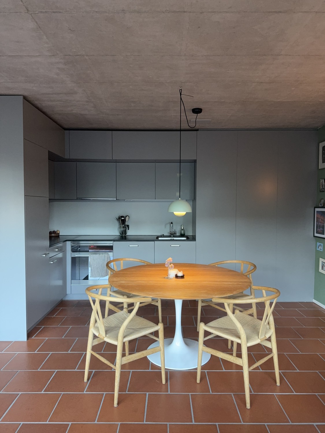 Appartement meublé en sous-location | 24 novembre – 12 janvier

Je loue mon appartement confortable, entièrement meublé, en sous-location du 24 novembre 2026 au 12 janvier 2027. La période peut également être adaptée de manière flexible après accord.

L'appartement est entièrement aménagé et équipé.
