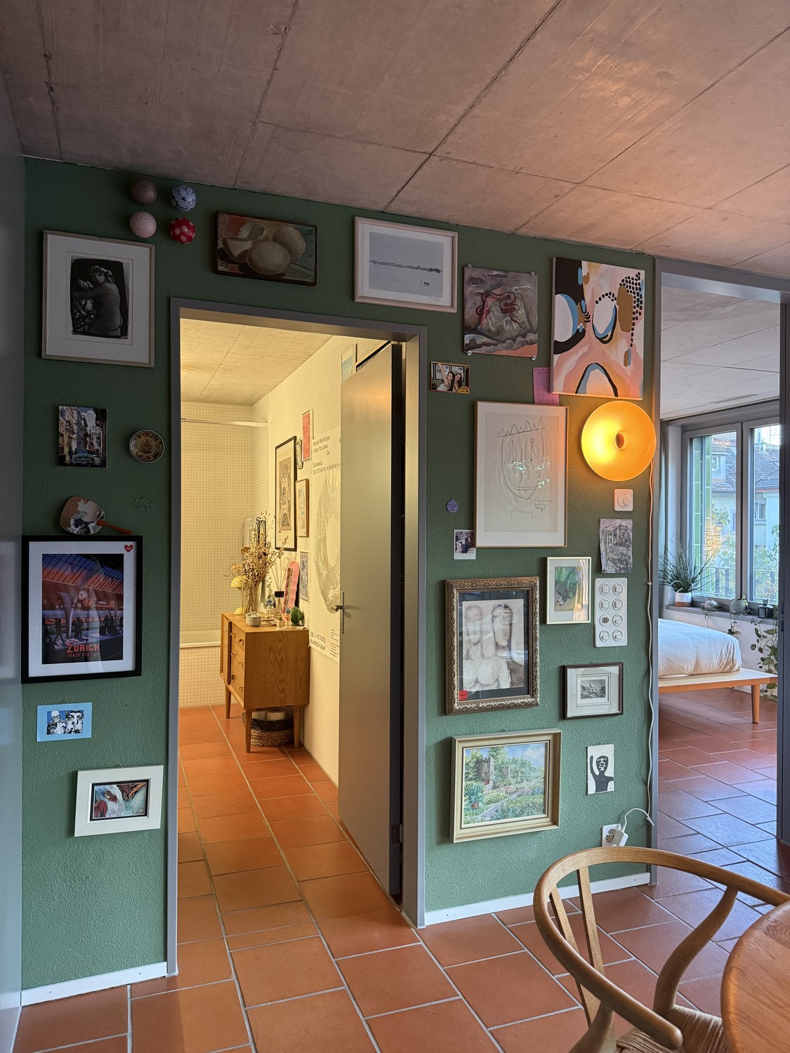 Appartement meublé en sous-location | 24 novembre – 12 janvier

Je loue mon appartement confortable, entièrement meublé, en sous-location du 24 novembre 2026 au 12 janvier 2027. La période peut également être adaptée de manière flexible après accord.

L'appartement est entièrement aménagé et équipé.