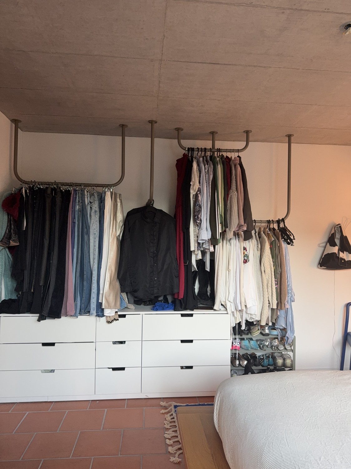 Appartement meublé en sous-location | 24 novembre – 12 janvier

Je loue mon appartement confortable, entièrement meublé, en sous-location du 24 novembre 2026 au 12 janvier 2027. La période peut également être adaptée de manière flexible après accord.

L'appartement est entièrement aménagé et équipé.